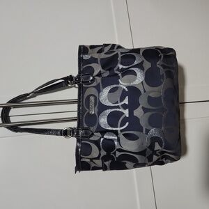 Coach optic metalic signature bag.